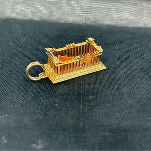 Vintage (68) 18KT Solid Gold 3D Athens Acropolis Parthenon Charm / Pendant RARE
